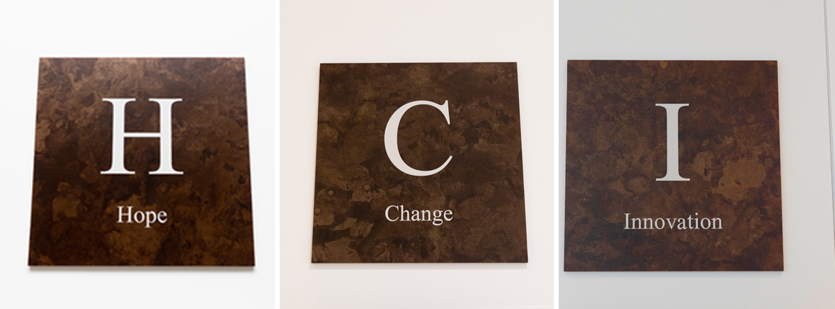 会議室名はアルファベットで、Hopeの「H」、Changeの「C」、Innovationの「I」など、会社のカルチャーを象徴した名が付けられている