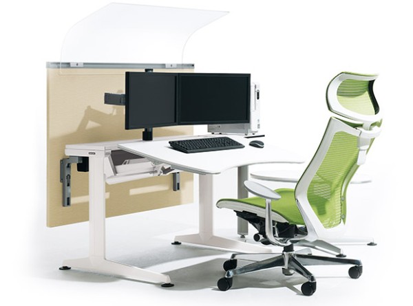専用デスクと椅子を組み合わせた「クルーズ＆アトラス」（※）出典：http://www.okamura.co.jp/product/desk_table/cruise_atlas/