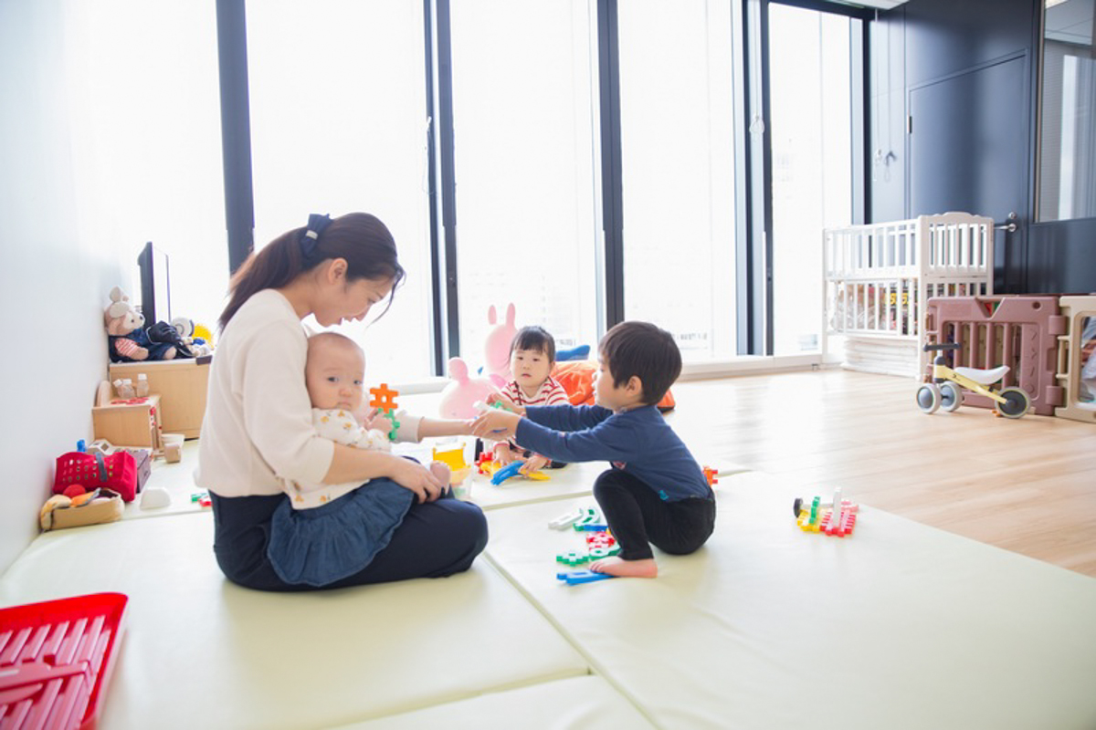 保育士さんは正社員として雇用。利用者がいないときには事務職として勤務。（※）