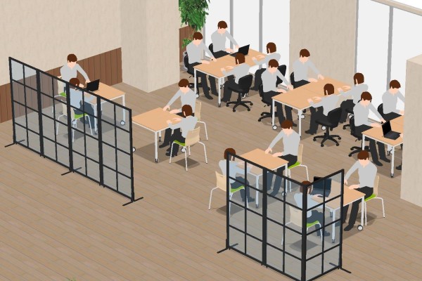 窓際に4人用オープンミーティングテーブルを配置し、手前側は社内カフェとしてや、1on1ミーティングに使えるテーブルを置いています。パーティションも連結パーツを追加して、社内カフェエリアの簡単な間仕切りとして使いました。
