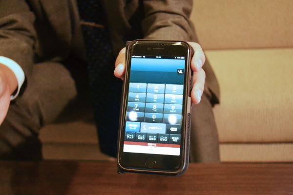スマートフォン用内線アプリの画面。外部発信も可能で、通常のスマートフォン同様に使用できる