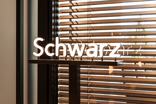 その隣は、ウォール街の伝説的な投資家でブラックストーン・グループを創設したスティーブン・シュワルツマン (Steven Schwarzman)の名前が付けられた会議室です。
