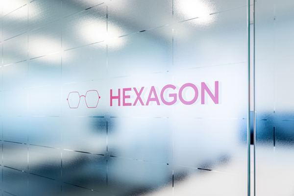 (商談室名「HEXAGON　(ヘキサゴン)」)