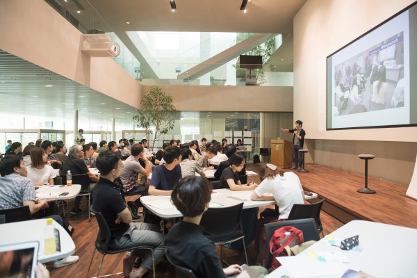 食堂でのイベント（写真：片岡杏子）