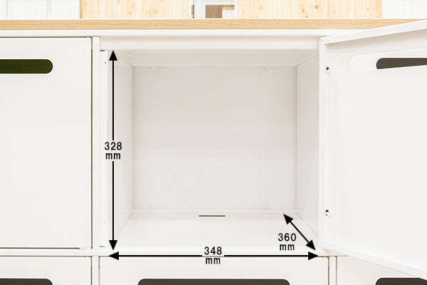 ロッカー内寸が、幅348mm 高さ328mm 奥行 360mmのタイプを用意しました。