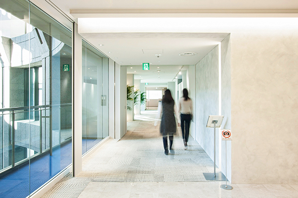 岡村製作所のオフィス家具のショールームに行ってきました 赤坂見附駅から徒歩4分 ショールームに行こう 家具ショールームに行こう アスクル みんなの仕事場