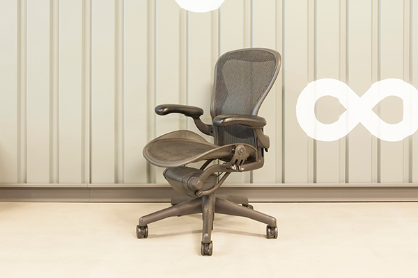 ハーマンミラー　アーロン  (Herman Miller  Aeron)