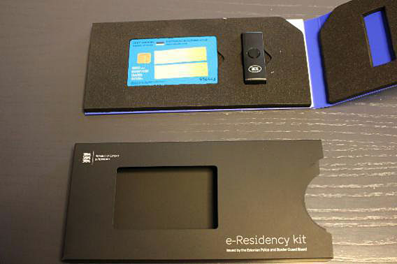 実際のe-Residency Kit。在日エストニア共和国大使館で本人確認、生体認証データの登録を行う