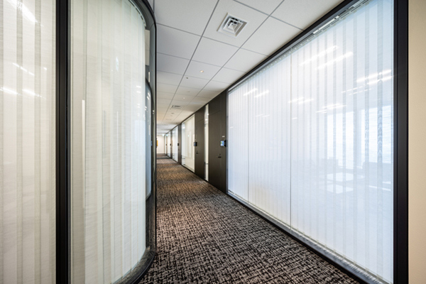 受付のある30階フロアは、来客用の会議室・応接室が並ぶエリアになっています。